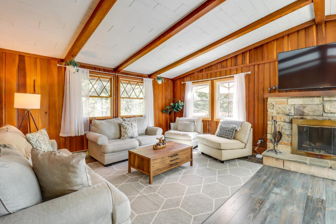 Lakefront Poconos Vacation Rental With Swim Dock! Long Pond Екстер'єр фото
