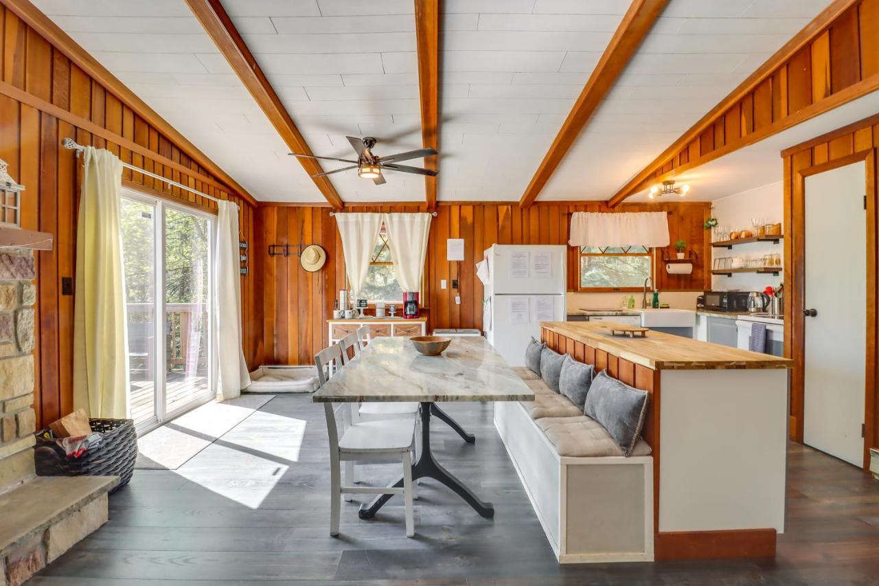 Lakefront Poconos Vacation Rental With Swim Dock! Long Pond Екстер'єр фото