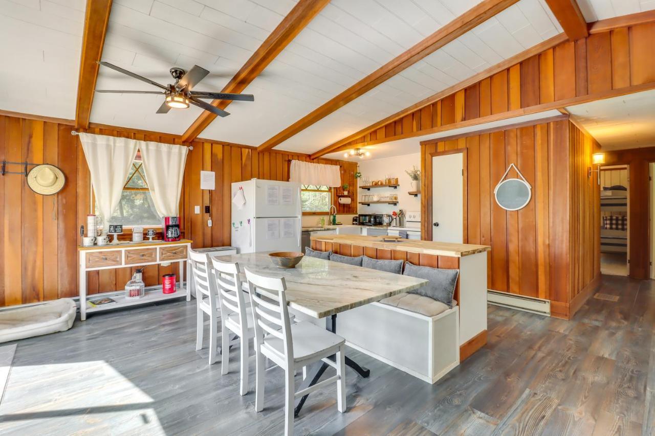 Lakefront Poconos Vacation Rental With Swim Dock! Long Pond Екстер'єр фото