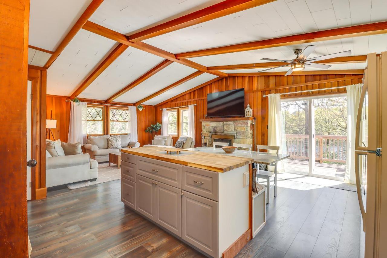 Lakefront Poconos Vacation Rental With Swim Dock! Long Pond Екстер'єр фото