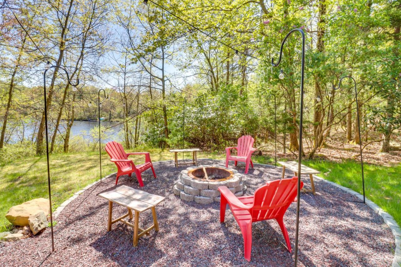 Lakefront Poconos Vacation Rental With Swim Dock! Long Pond Екстер'єр фото
