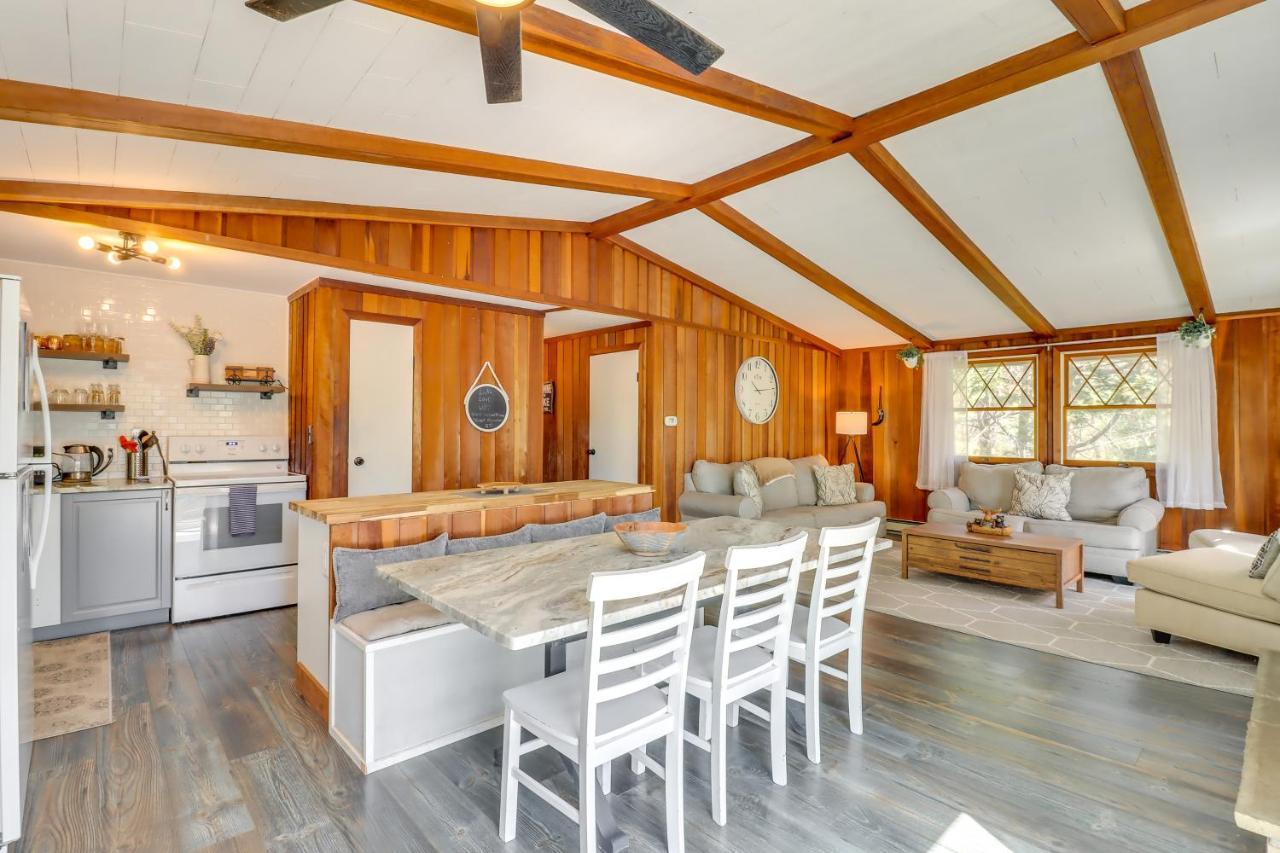 Lakefront Poconos Vacation Rental With Swim Dock! Long Pond Екстер'єр фото