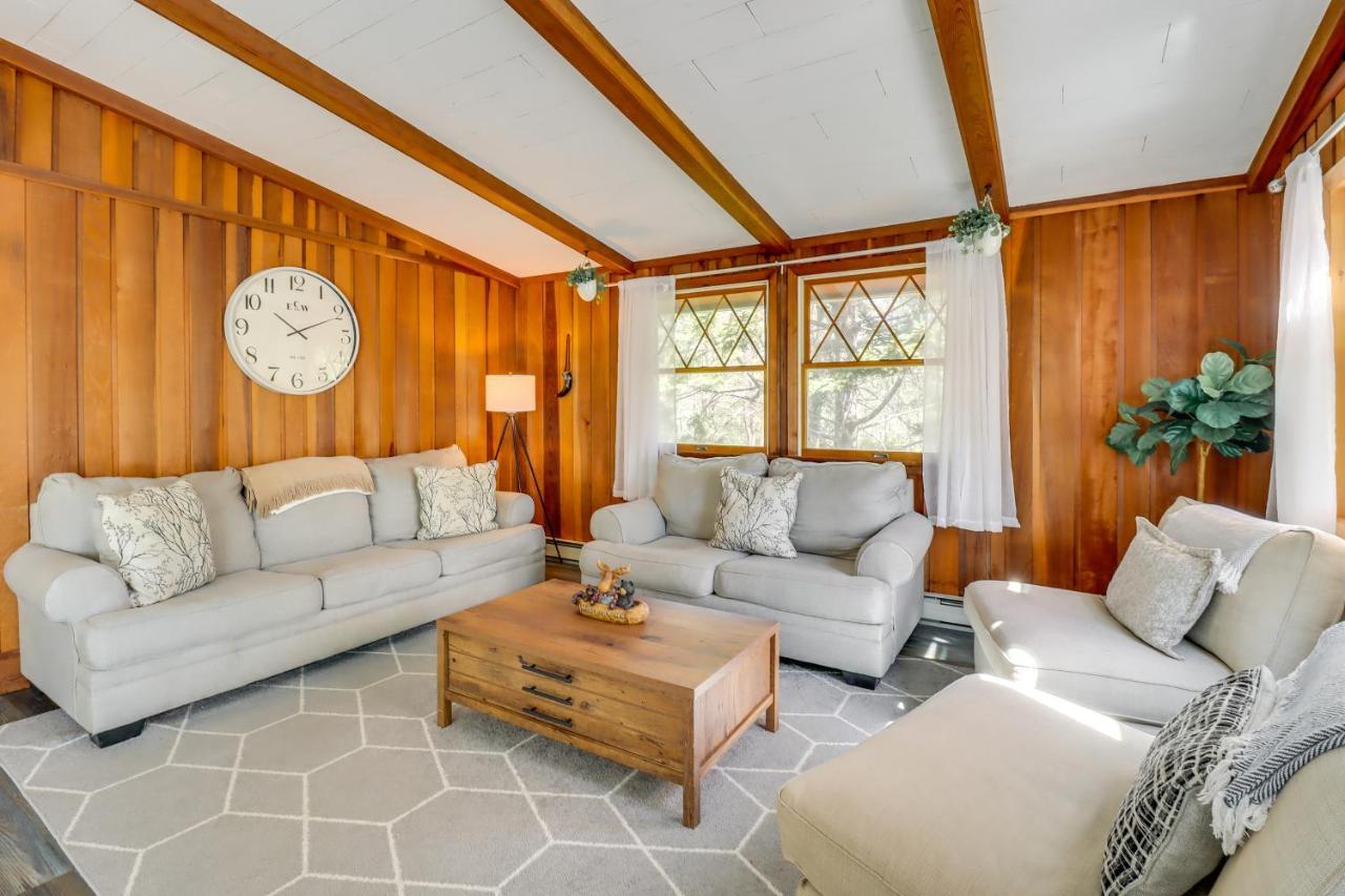 Lakefront Poconos Vacation Rental With Swim Dock! Long Pond Екстер'єр фото
