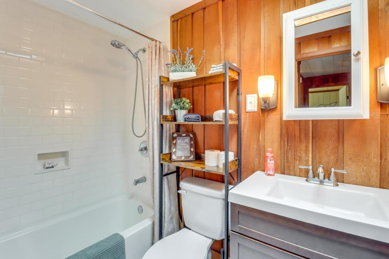 Lakefront Poconos Vacation Rental With Swim Dock! Long Pond Екстер'єр фото