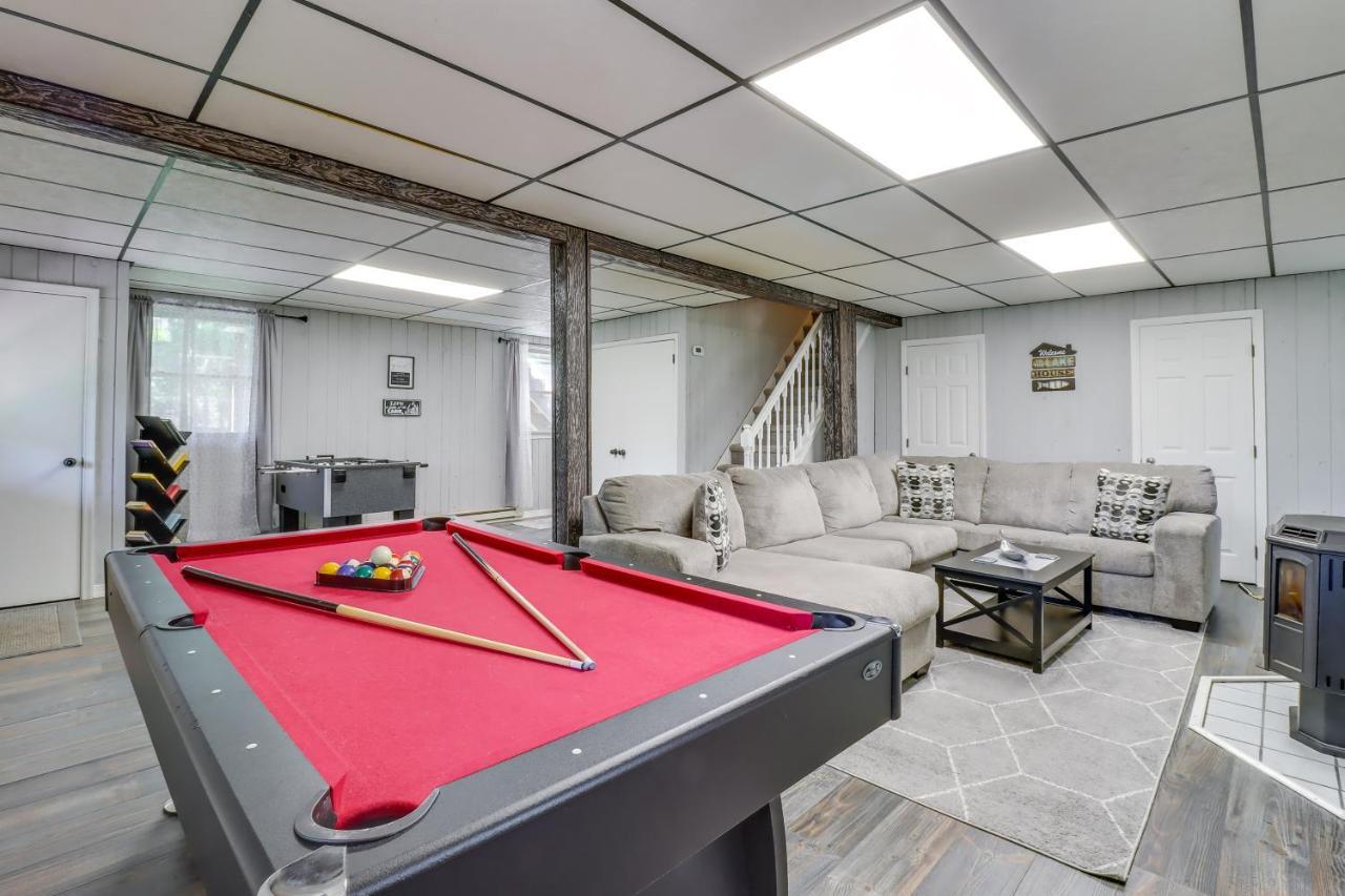 Lakefront Poconos Vacation Rental With Swim Dock! Long Pond Екстер'єр фото