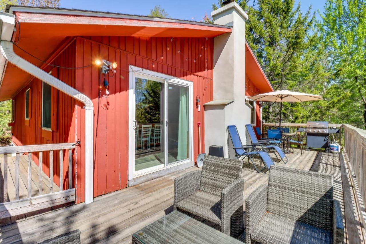 Lakefront Poconos Vacation Rental With Swim Dock! Long Pond Екстер'єр фото