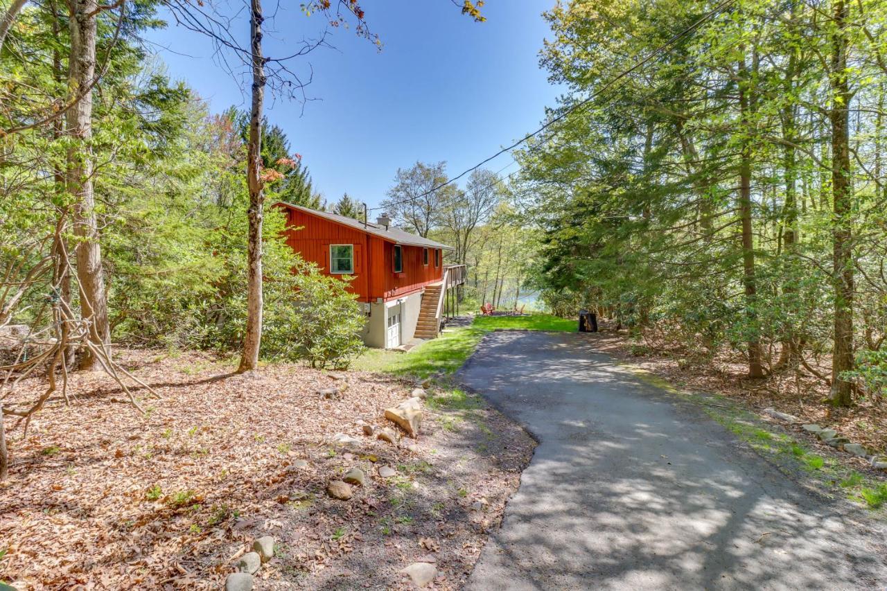 Lakefront Poconos Vacation Rental With Swim Dock! Long Pond Екстер'єр фото