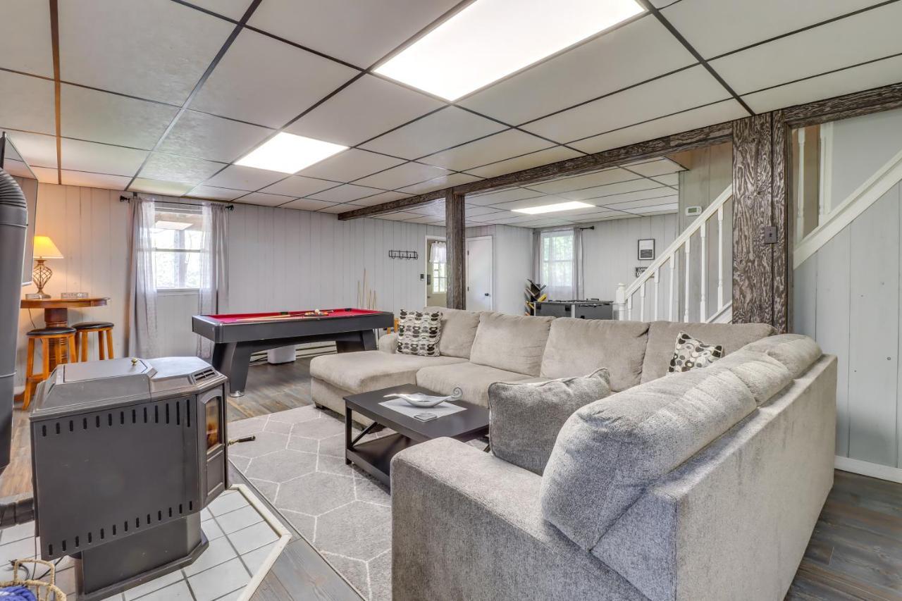Lakefront Poconos Vacation Rental With Swim Dock! Long Pond Екстер'єр фото