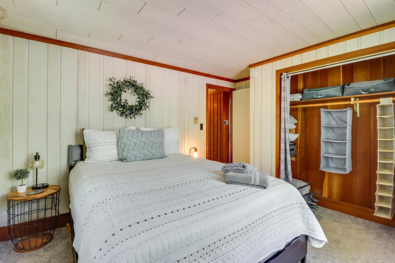 Lakefront Poconos Vacation Rental With Swim Dock! Long Pond Екстер'єр фото