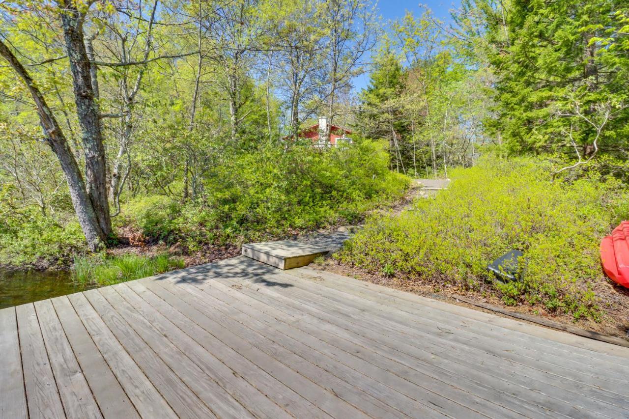 Lakefront Poconos Vacation Rental With Swim Dock! Long Pond Екстер'єр фото